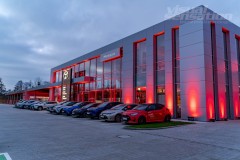 Linearny-mapping-laserowy-laserowy-logotyp-oswietlenie-architektoniczne-Toyota-Lexus-Poznan_1