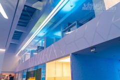 Linearny-mapping-laserowy-laserowy-logotyp-oswietlenie-architektoniczne-Toyota-Lexus-Poznan_12