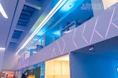 Linearny-mapping-laserowy-laserowy-logotyp-oswietlenie-architektoniczne-Toyota-Lexus-Poznan_13