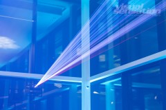 Linearny-mapping-laserowy-laserowy-logotyp-oswietlenie-architektoniczne-Toyota-Lexus-Poznan_15