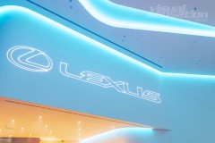 Linearny-mapping-laserowy-laserowy-logotyp-oswietlenie-architektoniczne-Toyota-Lexus-Poznan_16