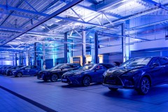 Linearny-mapping-laserowy-laserowy-logotyp-oswietlenie-architektoniczne-Toyota-Lexus-Poznan_26