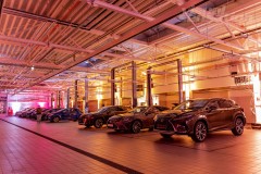 Linearny-mapping-laserowy-laserowy-logotyp-oswietlenie-architektoniczne-Toyota-Lexus-Poznan_27