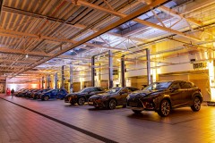 Linearny-mapping-laserowy-laserowy-logotyp-oswietlenie-architektoniczne-Toyota-Lexus-Poznan_29