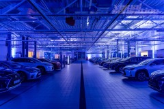 Linearny-mapping-laserowy-laserowy-logotyp-oswietlenie-architektoniczne-Toyota-Lexus-Poznan_31
