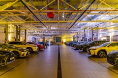 Linearny-mapping-laserowy-laserowy-logotyp-oswietlenie-architektoniczne-Toyota-Lexus-Poznan_32