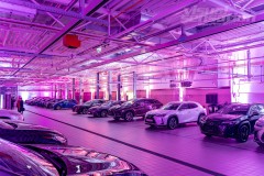 Linearny-mapping-laserowy-laserowy-logotyp-oswietlenie-architektoniczne-Toyota-Lexus-Poznan_33