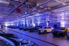 Linearny-mapping-laserowy-laserowy-logotyp-oswietlenie-architektoniczne-Toyota-Lexus-Poznan_36
