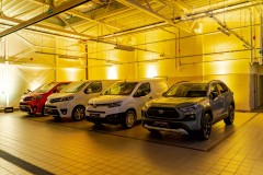 Linearny-mapping-laserowy-laserowy-logotyp-oswietlenie-architektoniczne-Toyota-Lexus-Poznan_39
