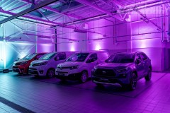 Linearny-mapping-laserowy-laserowy-logotyp-oswietlenie-architektoniczne-Toyota-Lexus-Poznan_41
