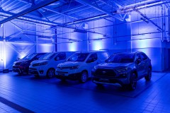 Linearny-mapping-laserowy-laserowy-logotyp-oswietlenie-architektoniczne-Toyota-Lexus-Poznan_43