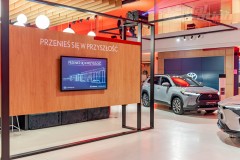 Linearny-mapping-laserowy-laserowy-logotyp-oswietlenie-architektoniczne-Toyota-Lexus-Poznan_46