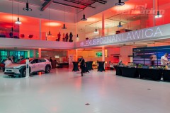 Linearny-mapping-laserowy-laserowy-logotyp-oswietlenie-architektoniczne-Toyota-Lexus-Poznan_48