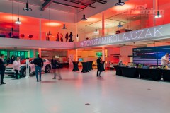 Linearny-mapping-laserowy-laserowy-logotyp-oswietlenie-architektoniczne-Toyota-Lexus-Poznan_50