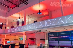 Linearny-mapping-laserowy-laserowy-logotyp-oswietlenie-architektoniczne-Toyota-Lexus-Poznan_53