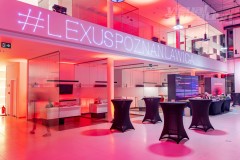 Linearny-mapping-laserowy-laserowy-logotyp-oswietlenie-architektoniczne-Toyota-Lexus-Poznan_59