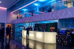 Linearny-mapping-laserowy-laserowy-logotyp-oswietlenie-architektoniczne-Toyota-Lexus-Poznan_63