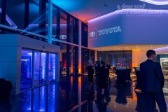 Linearny-mapping-laserowy-laserowy-logotyp-oswietlenie-architektoniczne-Toyota-Lexus-Poznan_65