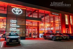 Linearny-mapping-laserowy-laserowy-logotyp-oswietlenie-architektoniczne-Toyota-Lexus-Poznan_73