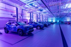 Linearny-mapping-laserowy-laserowy-logotyp-oswietlenie-architektoniczne-Toyota-Lexus-Poznan_87