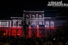 linearny-mapping-na-budynku-koscian-pokaz-laserowy-visual-sensation